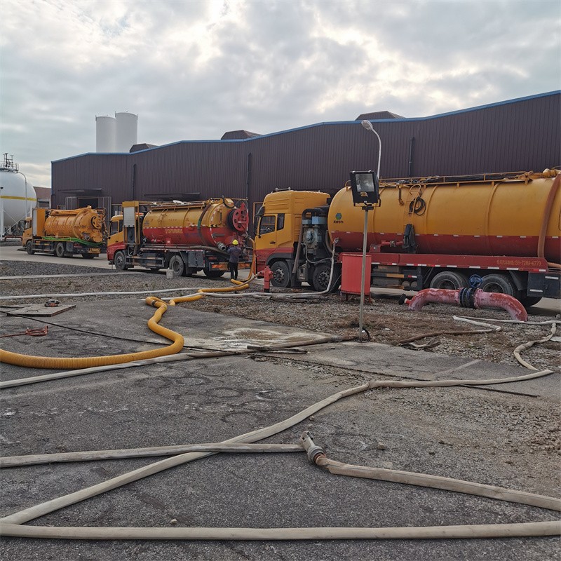 铁山污水池清理