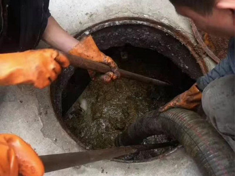 铁山清理化粪池时如何避免沼气的危害?